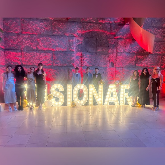 Meet your Poshers, City & Ocean Lovers - Picture 4 of 6